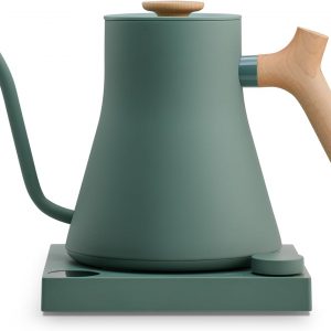 Bouilloire électrique à col de cygne Fellow Stagg EKG - Bouilloire pour café et thé, Acier inoxydable, Chauffage rapide, Vert fumé avec poignée en bois d&amp;apos;érable, 0,9 litre
