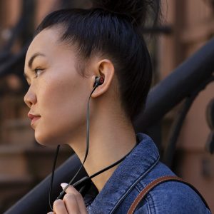 Beats Écouteurs sans Fil Beats Flex – Puce Apple W1 pour Casques et écouteurs, écouteurs magnétiques, Bluetooth Classe 1, 12 Heures d&apos;écoute – Noir Beats